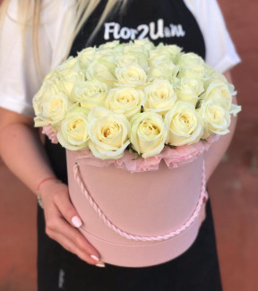 Розы в шляпной коробке